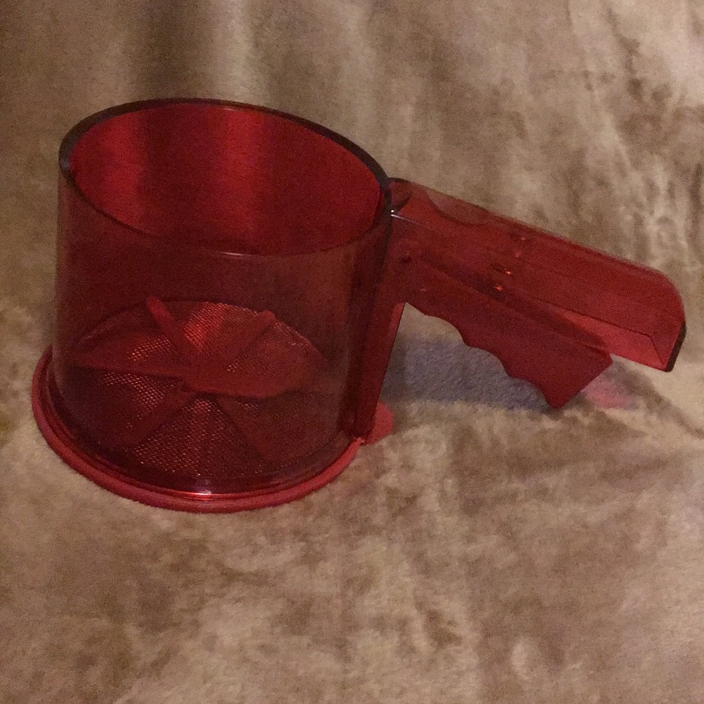 Avon Flour Scoop and Sifter